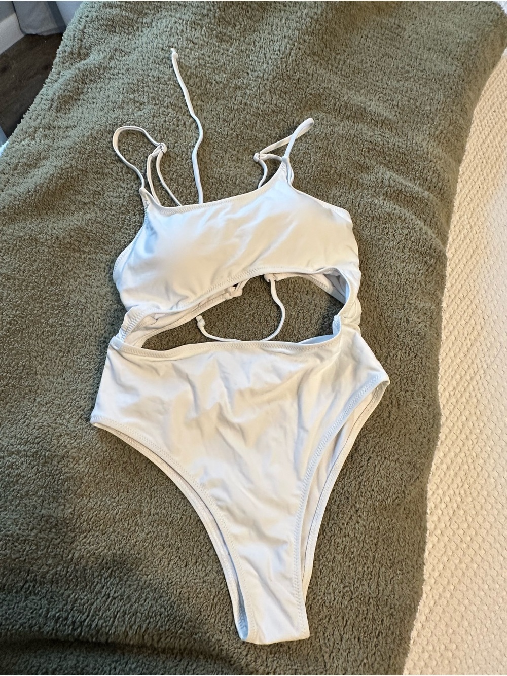 Women’s  White Cutout One-Piece Swimsuit. Medium no tags. NWOT